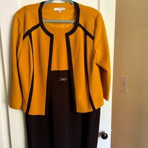 Studio One NY Women’s Two-Piece Dress Suit Set Mustard/Black, Size 18